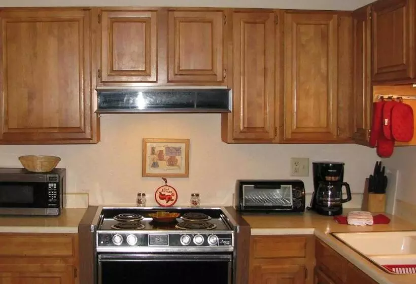 בית מלון כפרי Beaver Creek Inn