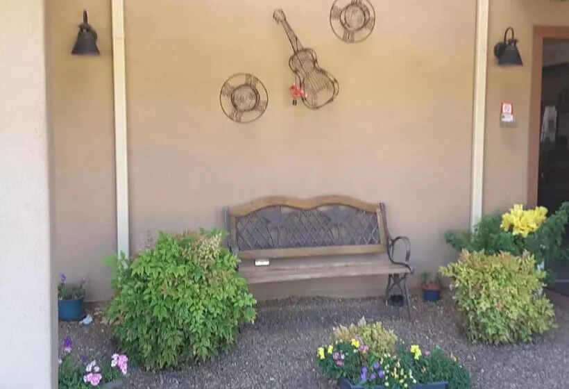 בית מלון כפרי Beaver Creek Inn