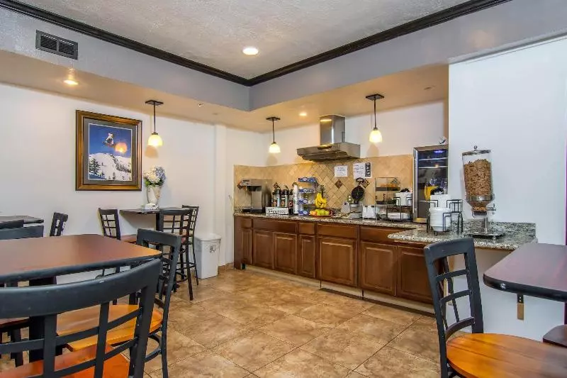 ホテル City Creek Inn & Suites