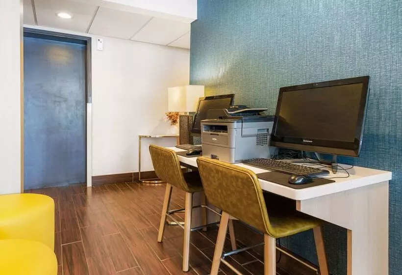 호텔 Comfort Inn Mayfield Heights Cleveland East