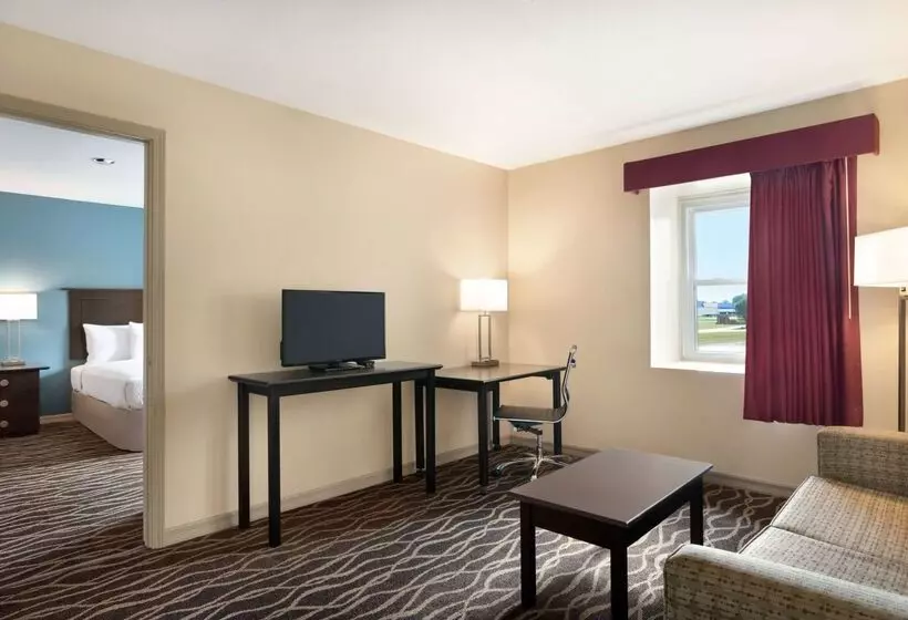 호텔 Days Inn And Suites By Wyndham Sikeston