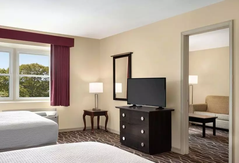 호텔 Days Inn And Suites By Wyndham Sikeston