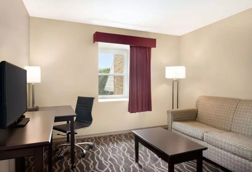 호텔 Days Inn And Suites By Wyndham Sikeston