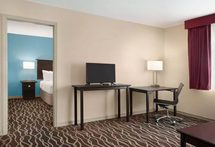 호텔 Days Inn And Suites By Wyndham Sikeston