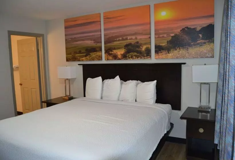 호텔 Days Inn And Suites By Wyndham Sikeston