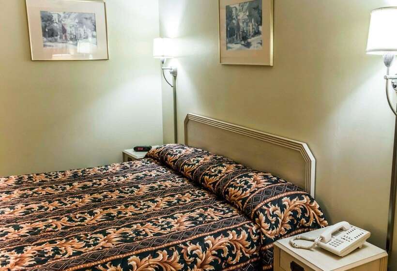 فندق Econo Lodge Perry