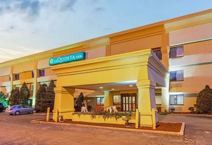 هتل La Quinta Inn By Wyndham Milwaukee Airport / Oak Creek