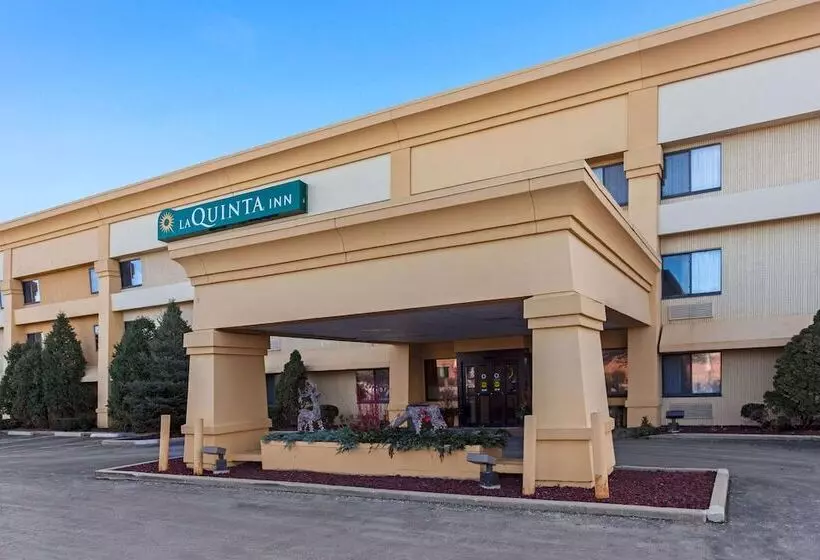 هتل La Quinta Inn By Wyndham Milwaukee Airport / Oak Creek