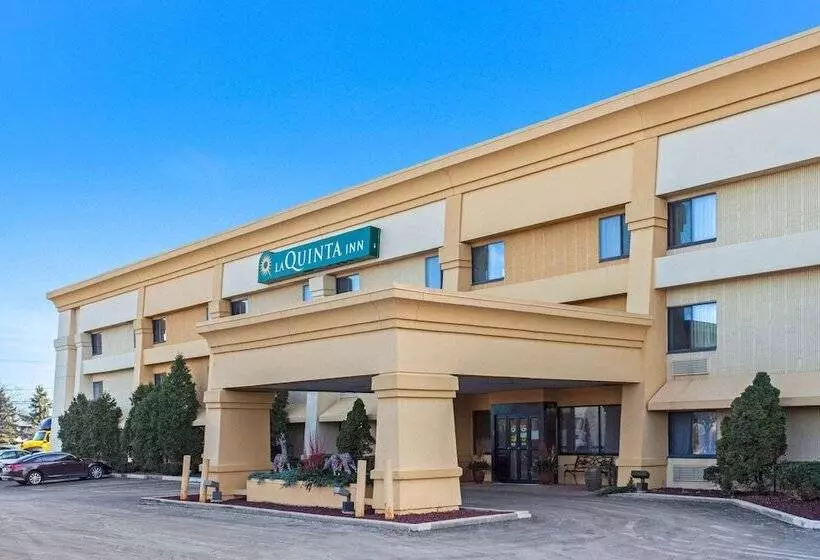 هتل La Quinta Inn By Wyndham Milwaukee Airport / Oak Creek