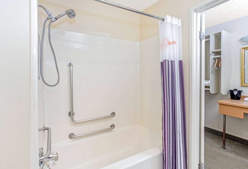 فندق La Quinta Inn By Wyndham Milwaukee Airport / Oak Creek