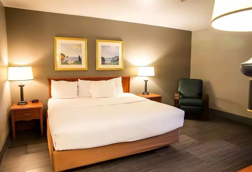 هتل La Quinta Inn By Wyndham Milwaukee Airport / Oak Creek
