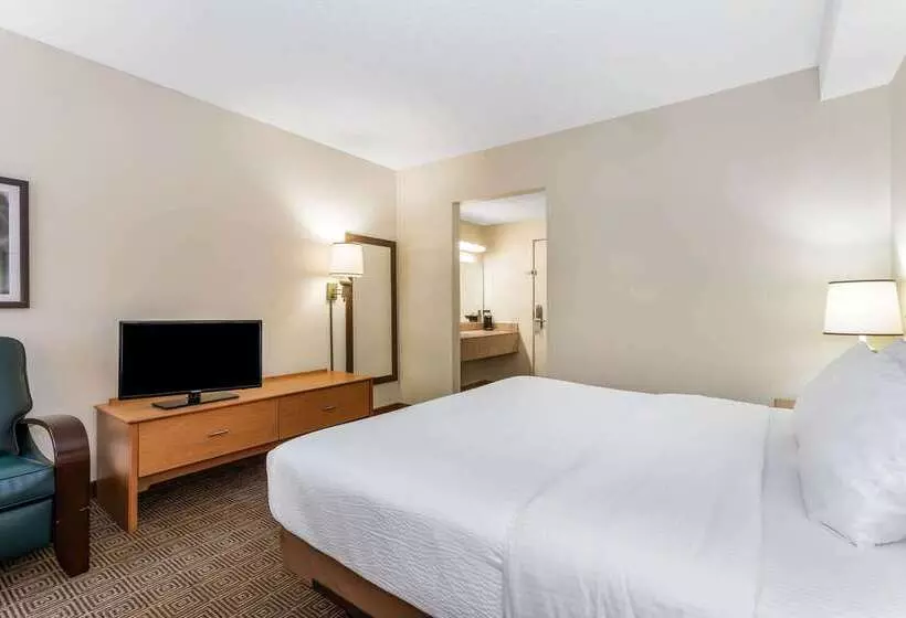 هتل La Quinta By Wyndham Orlando South