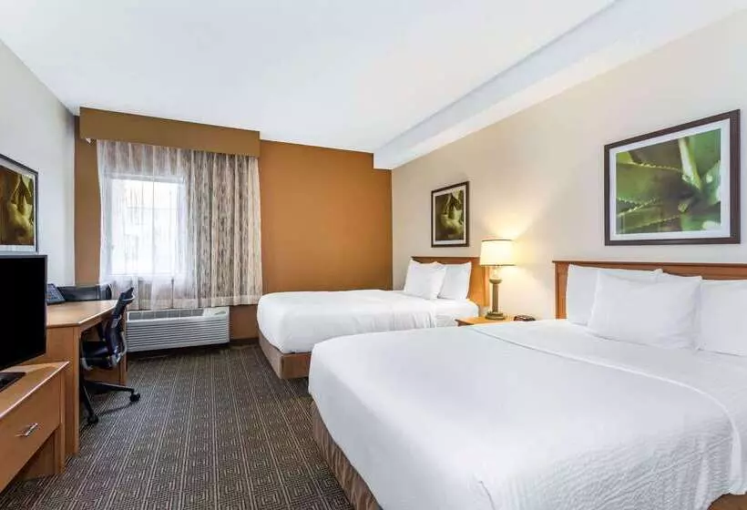 هتل La Quinta By Wyndham Orlando South