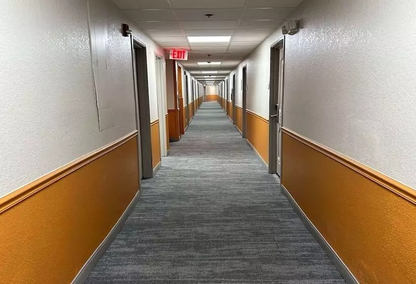 هتل La Quinta By Wyndham Orlando South