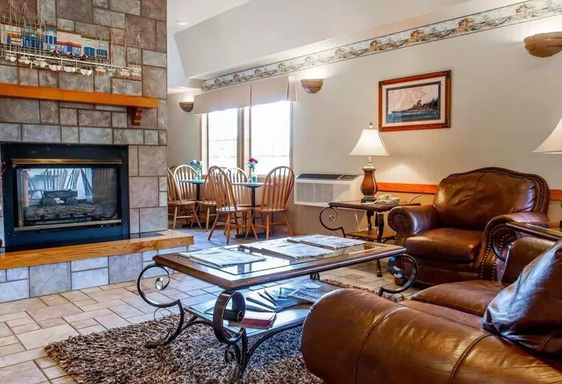 호텔 Quality Inn & Suites Bremerton Near Naval Shipyard