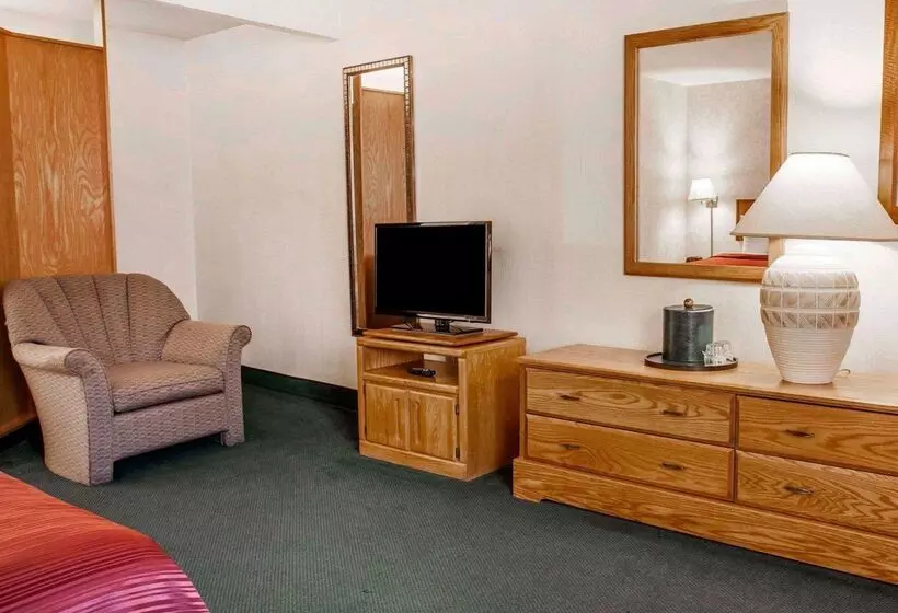 호텔 Quality Inn & Suites Bremerton Near Naval Shipyard