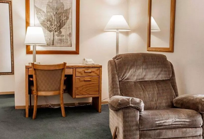 호텔 Quality Inn & Suites Bremerton Near Naval Shipyard