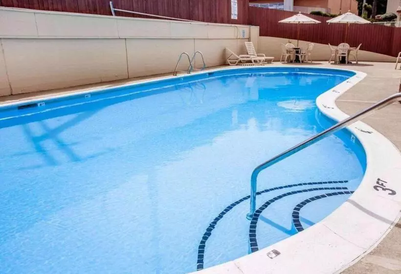 호텔 Quality Inn & Suites Bremerton Near Naval Shipyard