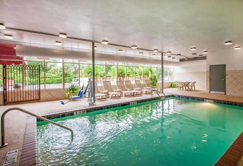 בית מלון כפרי Quality Inn & Suites Germantown North