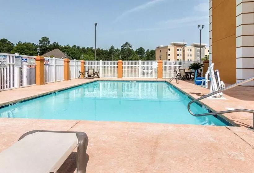 هتل Quality Inn & Suites