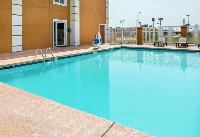 هتل Quality Inn & Suites