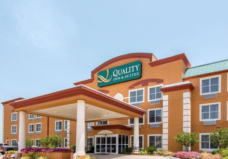 בית מלון כפרי Quality Inn & Suites