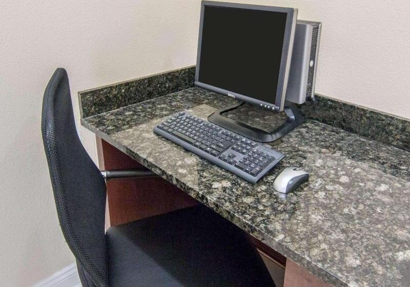 בית מלון כפרי Quality Inn & Suites