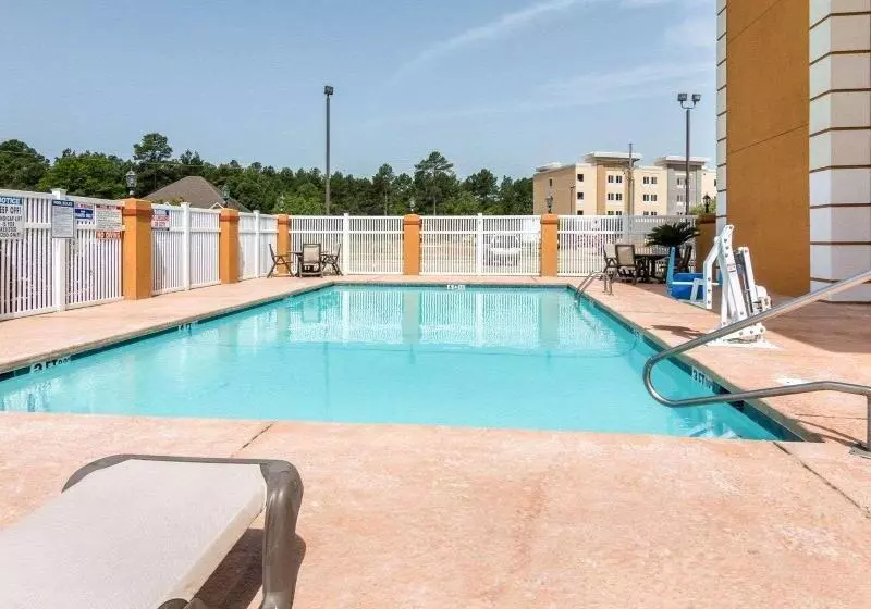 هتل Quality Inn & Suites