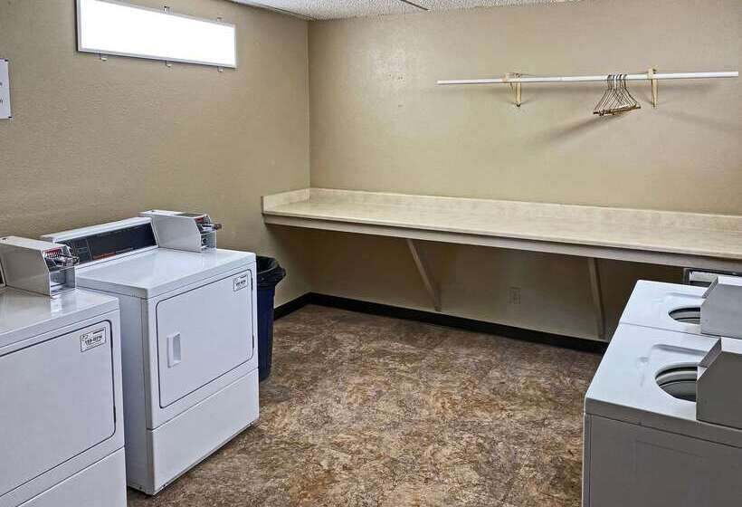 בית מלון כפרי Rodeway Inn