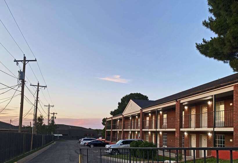 בית מלון כפרי Rodeway Inn