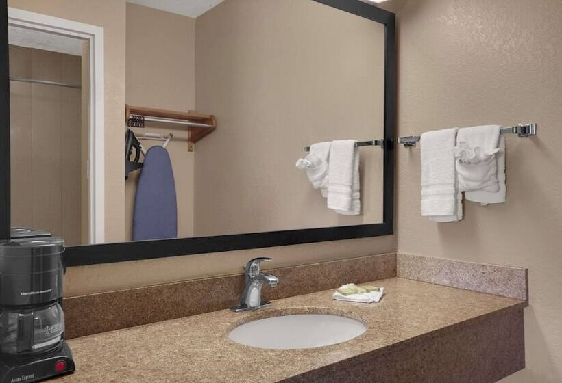 בית מלון כפרי Super 8 By Wyndham Fort Myers