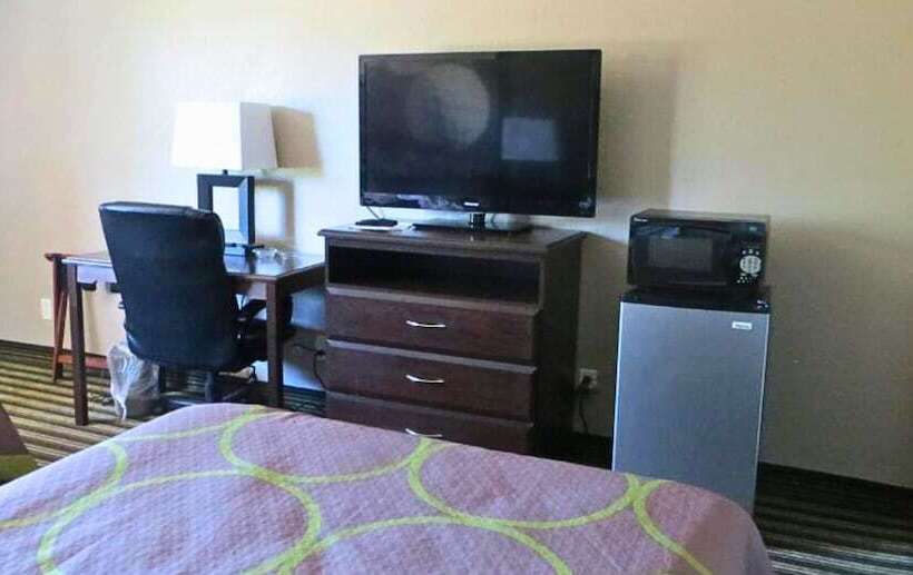 בית מלון כפרי Super 8 By Wyndham Fort Myers