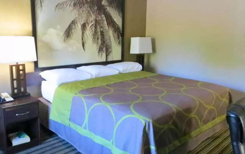 هتل Super 8 By Wyndham Fort Myers