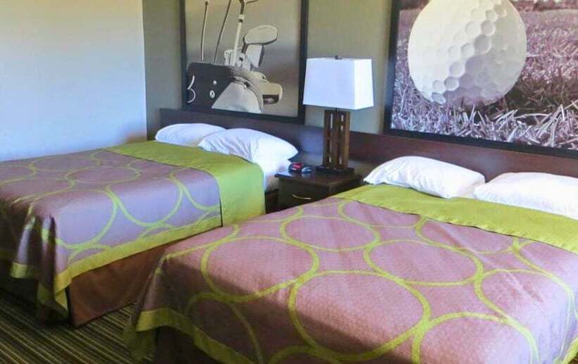 בית מלון כפרי Super 8 By Wyndham Fort Myers