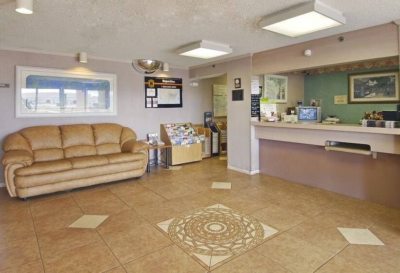 בית מלון כפרי Super 8 By Wyndham Fort Myers