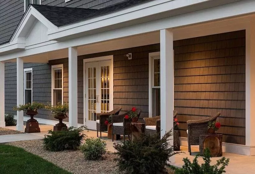 هتل The Grand At Bedford Village Inn