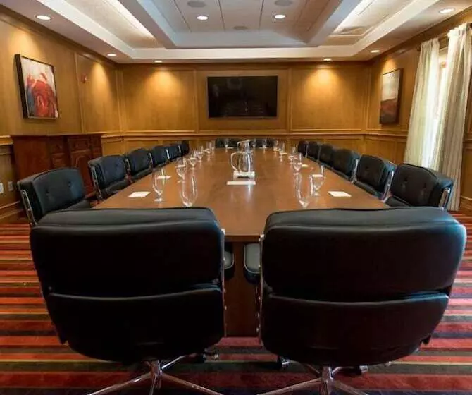 هتل The Grand At Bedford Village Inn