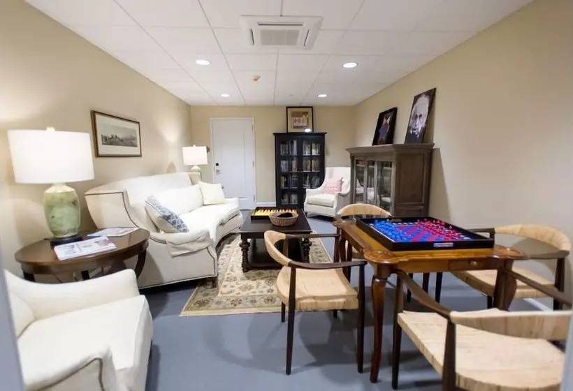 هتل The Grand At Bedford Village Inn