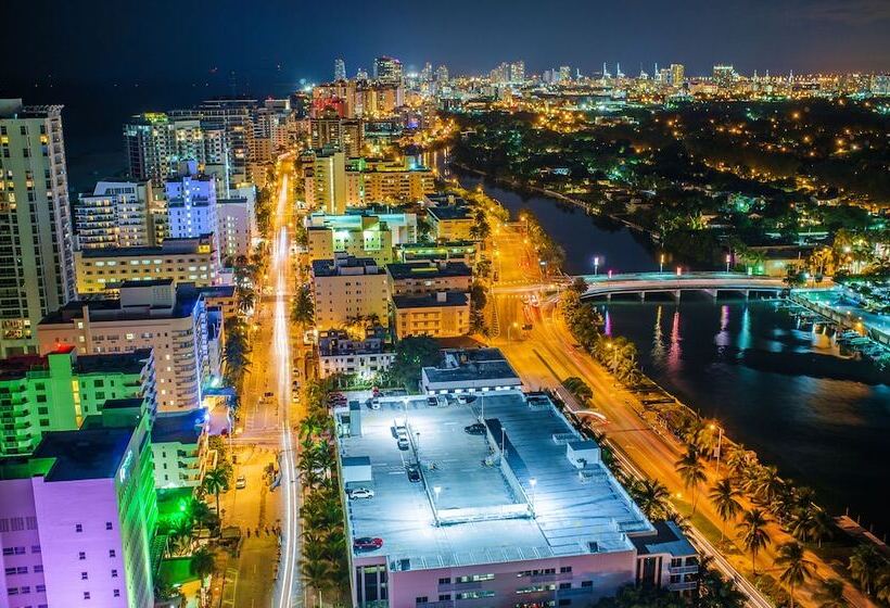 Resort Holiday Inn Miami Beachoceanfront, An Ihg