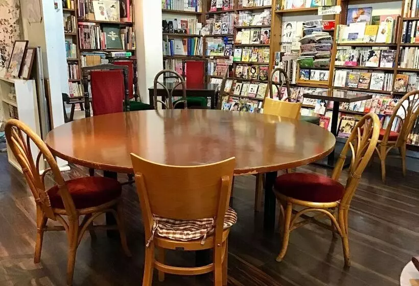 Hostel Bookcafe