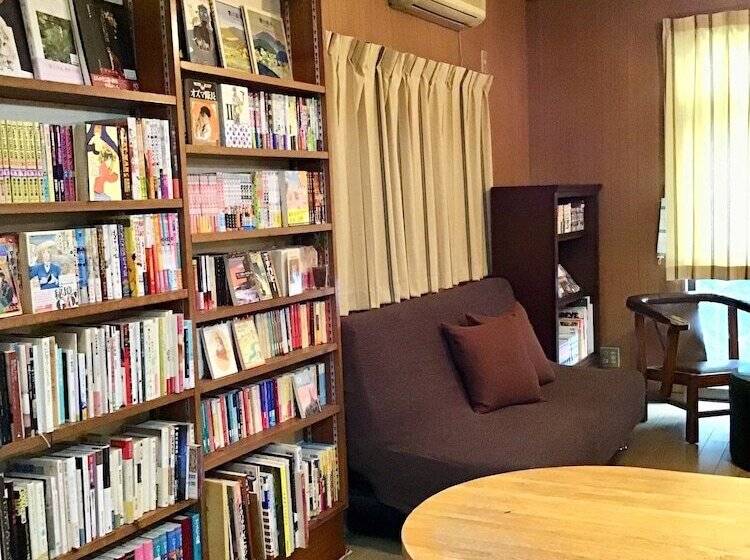 Hostel Bookcafe