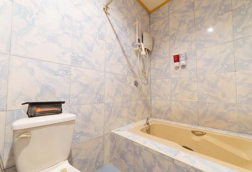 Hotel Reddoorz @ Kilometer 1 Roxas City