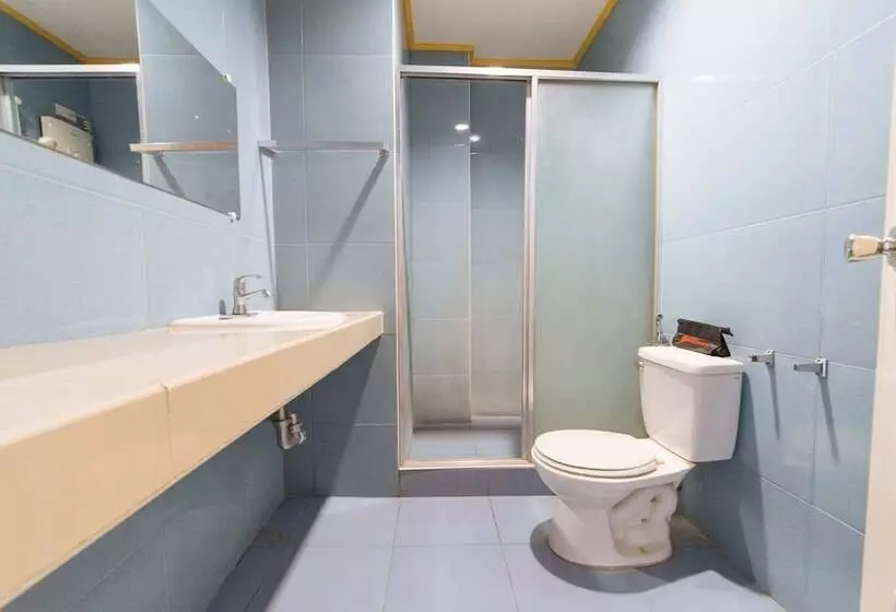 هتل Reddoorz @ Kilometer 1 Roxas City