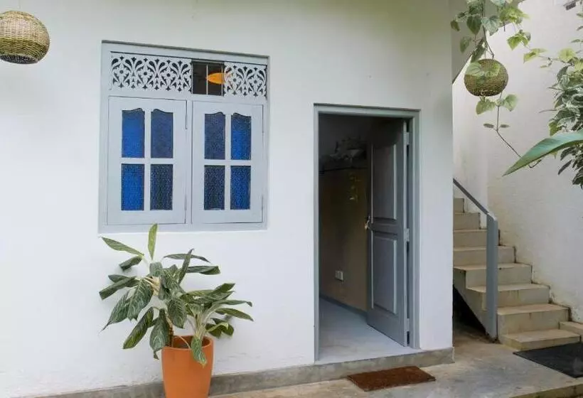 Majatalo Surf Lodge Madiha