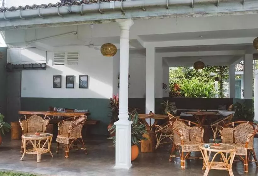 Majatalo Surf Lodge Madiha