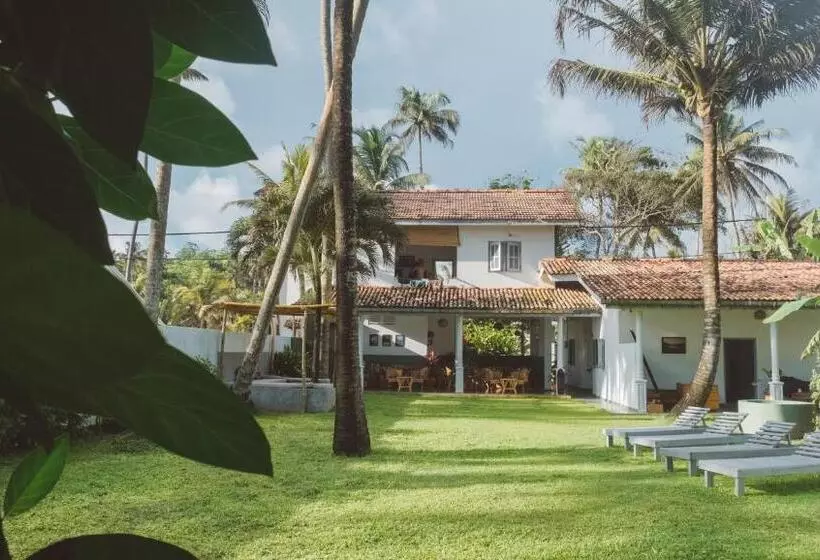 Majatalo Surf Lodge Madiha