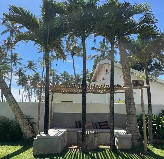 Majatalo Surf Lodge Madiha