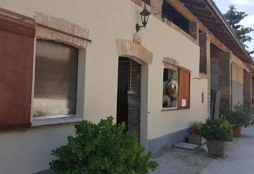 هتل Agriturismo Le Zorlesche