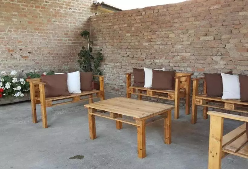 هتل Agriturismo Le Zorlesche