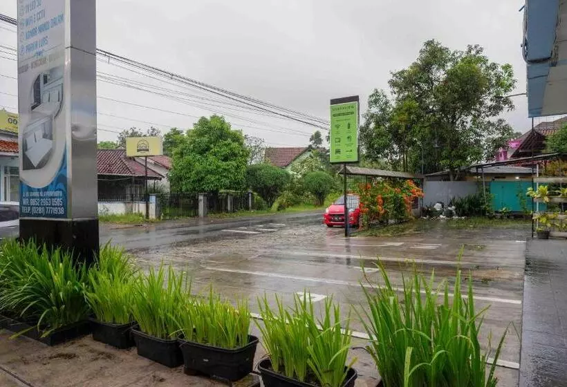 ペンション Reddoorz Near Rsud Margono Purwokerto 3